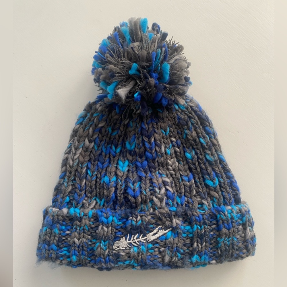 CARLETON LI NY Youth Fish Pom Beanie